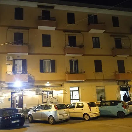 Adriatic 50 M Dalla Stazione Ferroviaria Di E Dalla Navetta Aeroportuale Ciampino