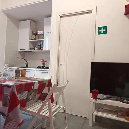 Adriatic 50 M Dalla Stazione Ferroviaria Di E Dalla Navetta Aeroportuale Affittacamere