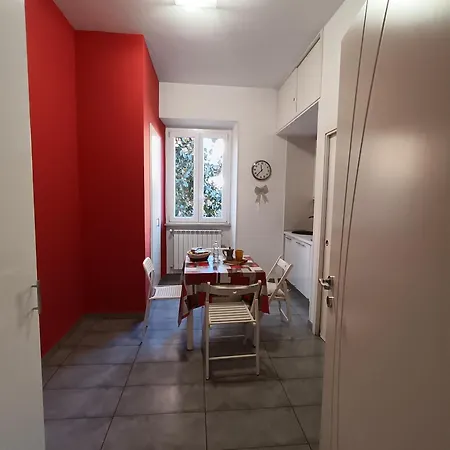 Adriatic 50 M Dalla Stazione Ferroviaria Di E Dalla Navetta Aeroportuale Guest house 3*