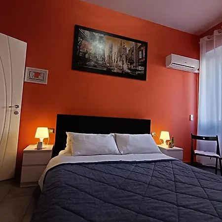 Adriatic 50 M Dalla Stazione Ferroviaria Di E Dalla Navetta Aeroportuale Guest house 3*
