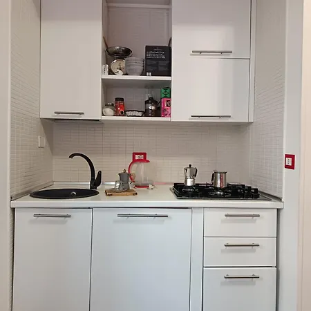 Adriatic 50 M Dalla Stazione Ferroviaria Di E Dalla Navetta Aeroportuale 3* Ciampino