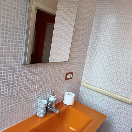 Pensjonat Adriatic 50 M Dalla Stazione Ferroviaria Di E Dalla Navetta Aeroportuale 3*