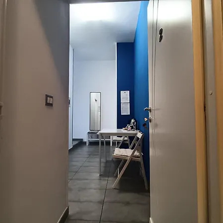 Adriatic 50 M Dalla Stazione Ferroviaria Di E Dalla Navetta Aeroportuale