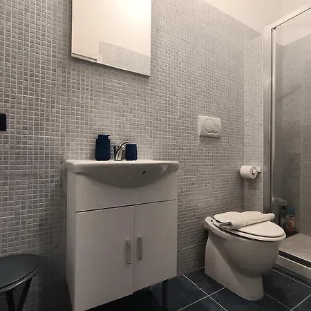 Adriatic 50 M Dalla Stazione Ferroviaria Di E Dalla Navetta Aeroportuale Pensjonat Ciampino