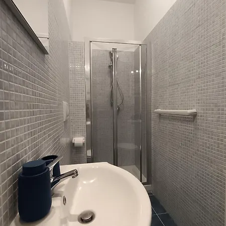 Adriatic 50 M Dalla Stazione Ferroviaria Di E Dalla Navetta Aeroportuale 3*