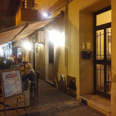 Adriatic 50 M Dalla Stazione Ferroviaria Di E Dalla Navetta Aeroportuale Pensjonat