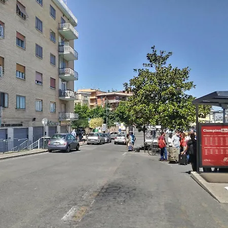 Adriatic 50 M Dalla Stazione Ferroviaria Di E Dalla Navetta Aeroportuale Affittacamere 3*