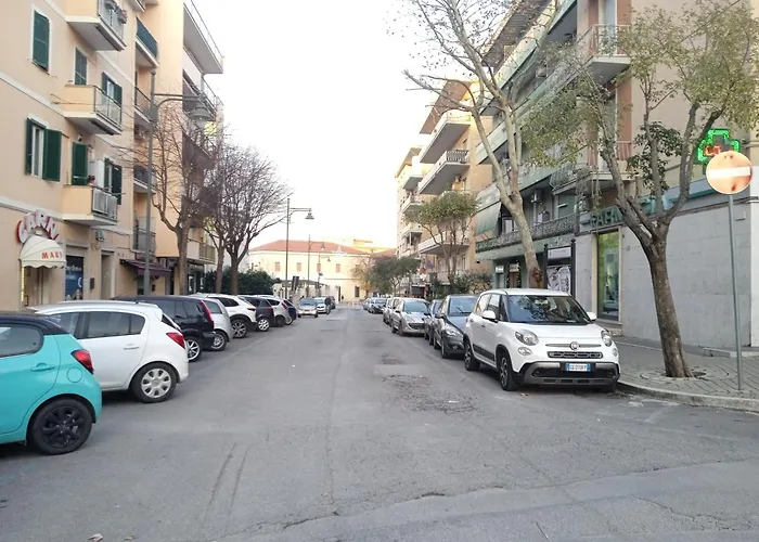Adriatic 50 M Dalla Stazione Ferroviaria Di E Dalla Navetta Aeroportuale