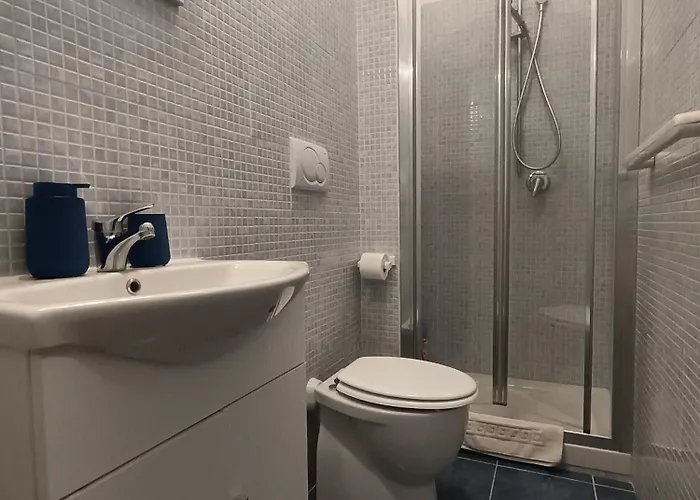 Adriatic 50 M Dalla Stazione Ferroviaria Di E Dalla Navetta Aeroportuale 钱皮诺