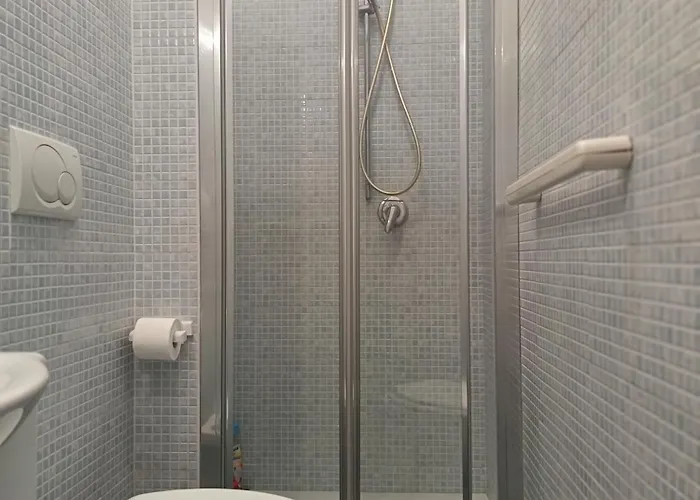 招待所 Adriatic 50 M Dalla Stazione Ferroviaria Di E Dalla Navetta Aeroportuale