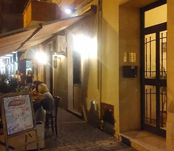 Adriatic 50 M Dalla Stazione Ferroviaria Di E Dalla Navetta Aeroportuale 招待所