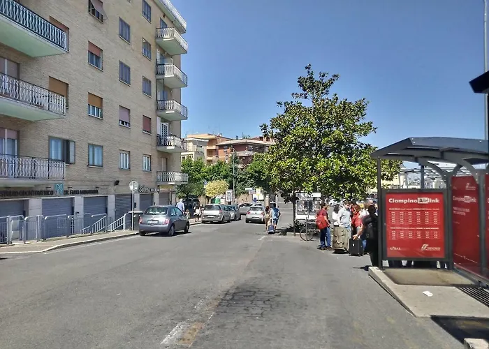 Adriatic 50 M Dalla Stazione Ferroviaria Di E Dalla Navetta Aeroportuale 招待所 3*